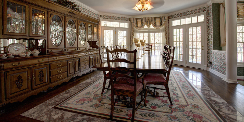 Tasteful Ideas for Traditional Dining Room Floors